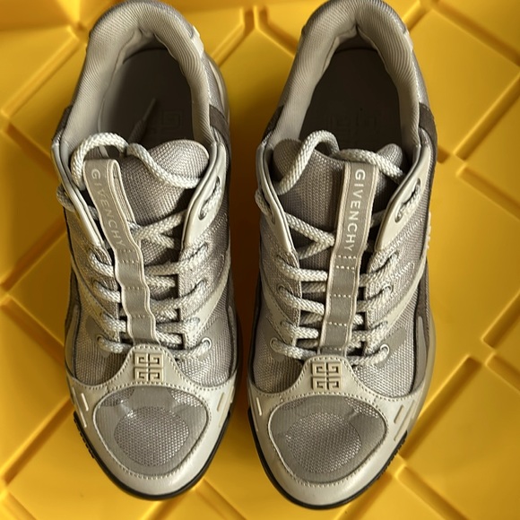 Givenchy sneakers - Picture 1 of 7